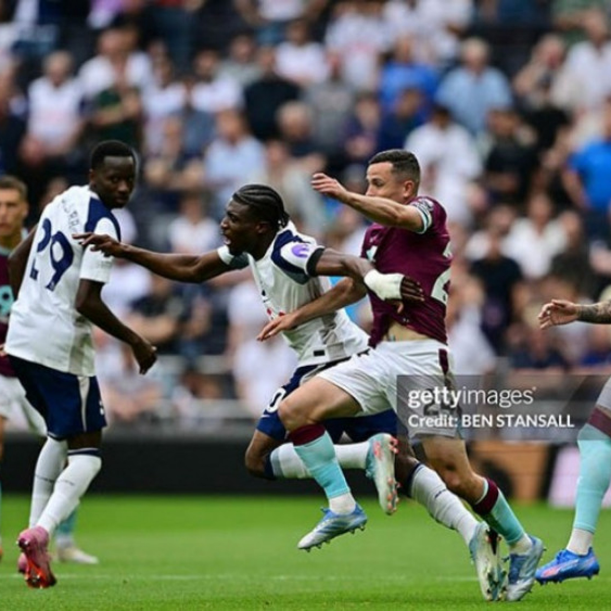  - Video bóng đá Tottenham - Burnley: Tuyệt đỉnh Richarlison, siêu phẩm tung móc (Ngoại hạng Anh)