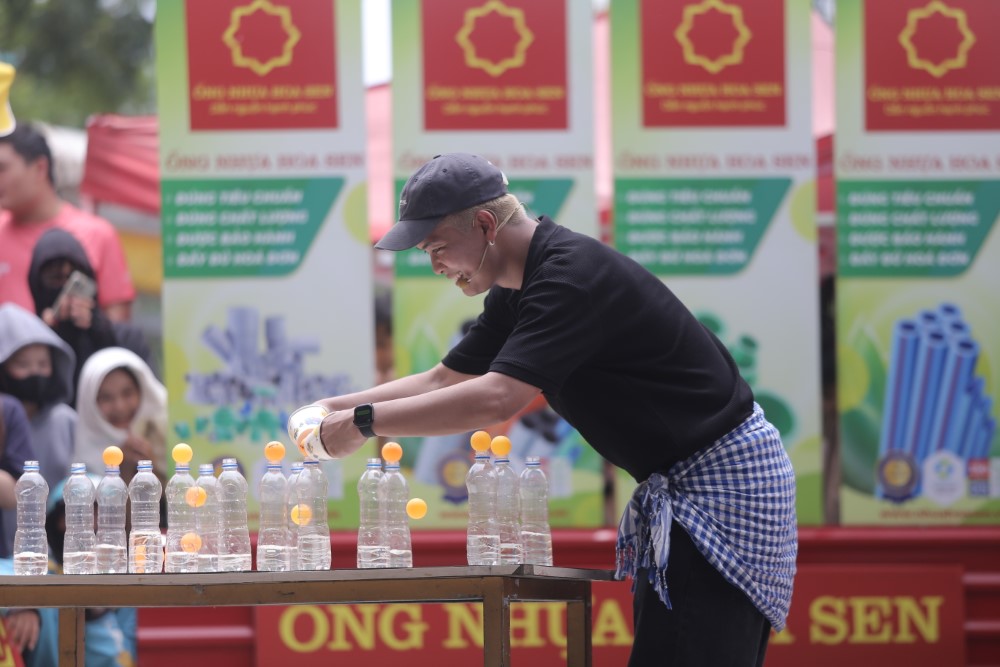 Mái ấm gia đình Việt: Giọt nước mắt trong bữa tiệc sinh nhật đặc biệt của người mẹ khiếm thị - 6