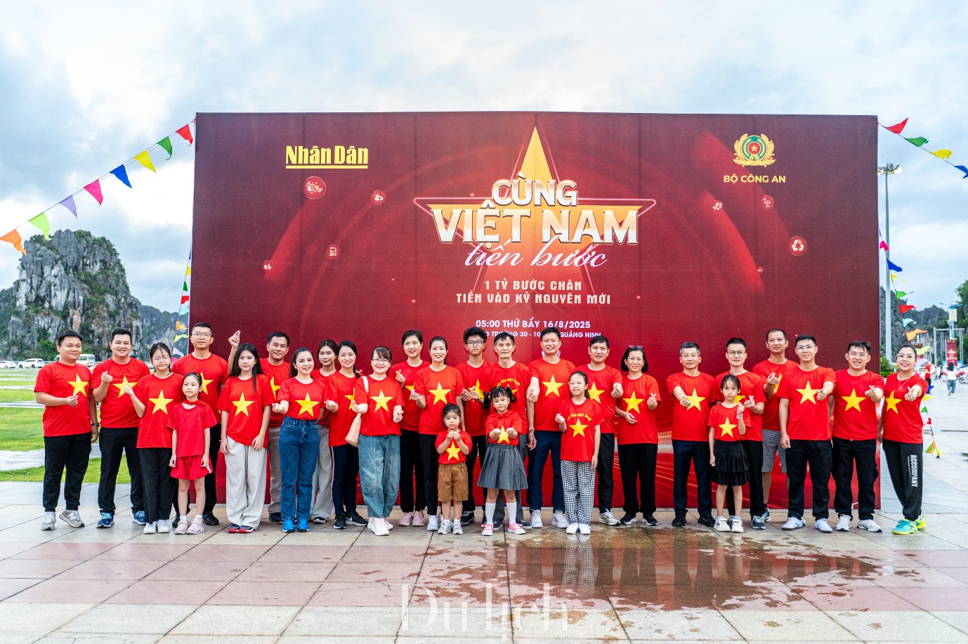 hon 30.000 nguoi quang ninh tham gia su kien “cung viet nam tien buoc” - 3