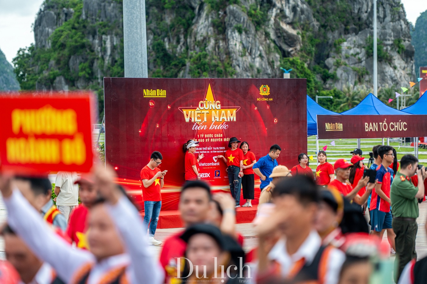 hon 30.000 nguoi quang ninh tham gia su kien “cung viet nam tien buoc” - 11