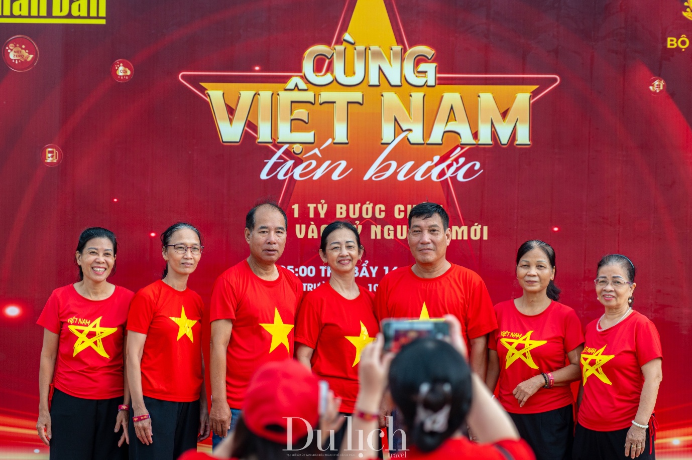 hon 30.000 nguoi quang ninh tham gia su kien “cung viet nam tien buoc” - 12