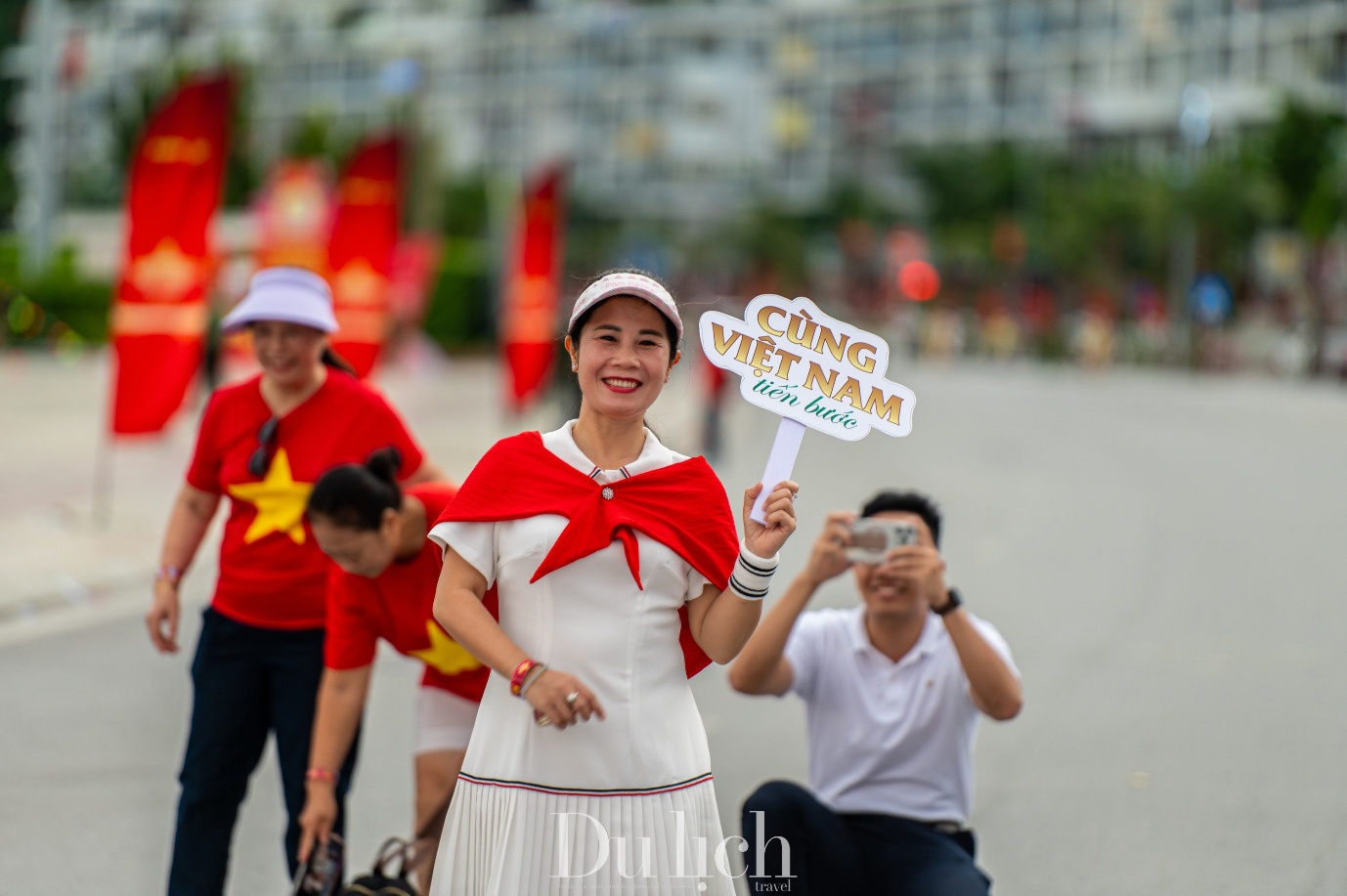 hon 30.000 nguoi quang ninh tham gia su kien “cung viet nam tien buoc” - 8