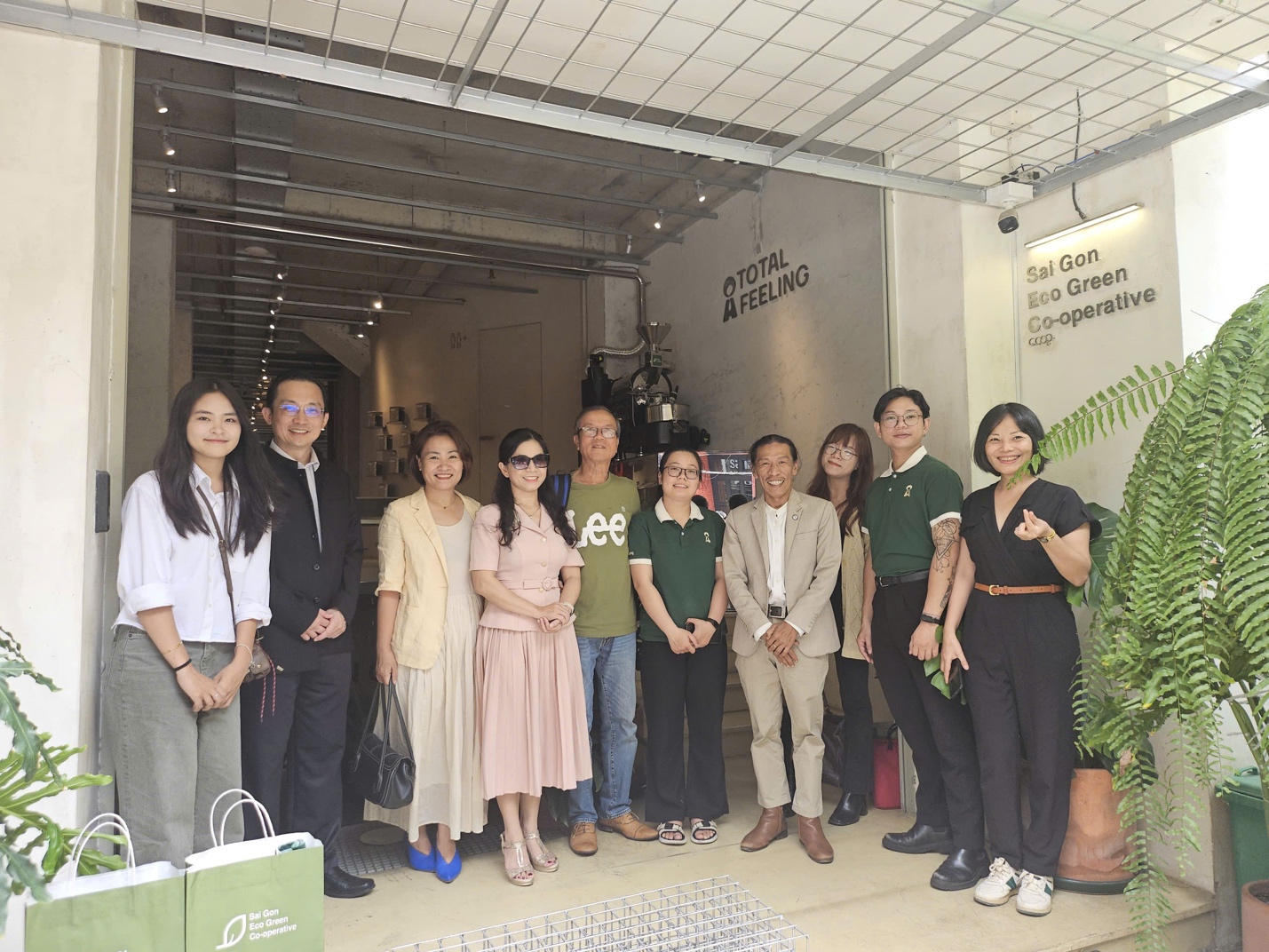 Tạp chí Du lịch TP.HCM làm việc với GS.TS Hiram Ting của UN Tourism - 4