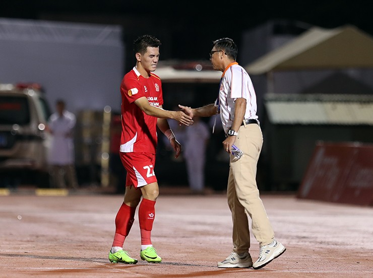 Công an TP.HCM thắng nghẹt thở Hà Nội FC, HLV Huỳnh Đức hết lời khen Tiến Linh - 1