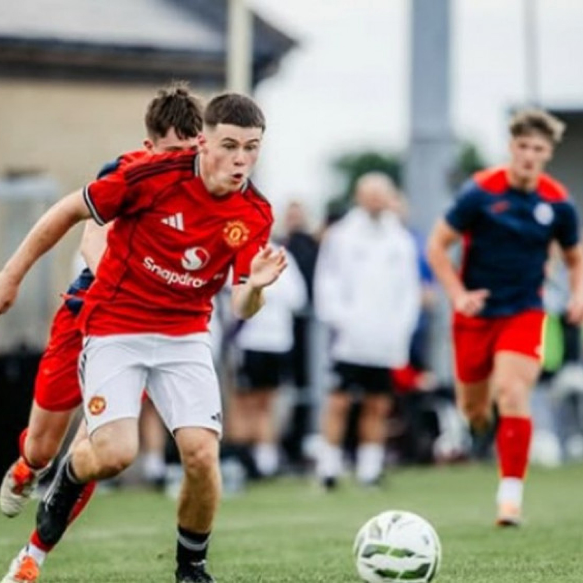  - Con trai Rooney 15 tuổi thăng cấp vượt bậc, ra mắt U18 MU