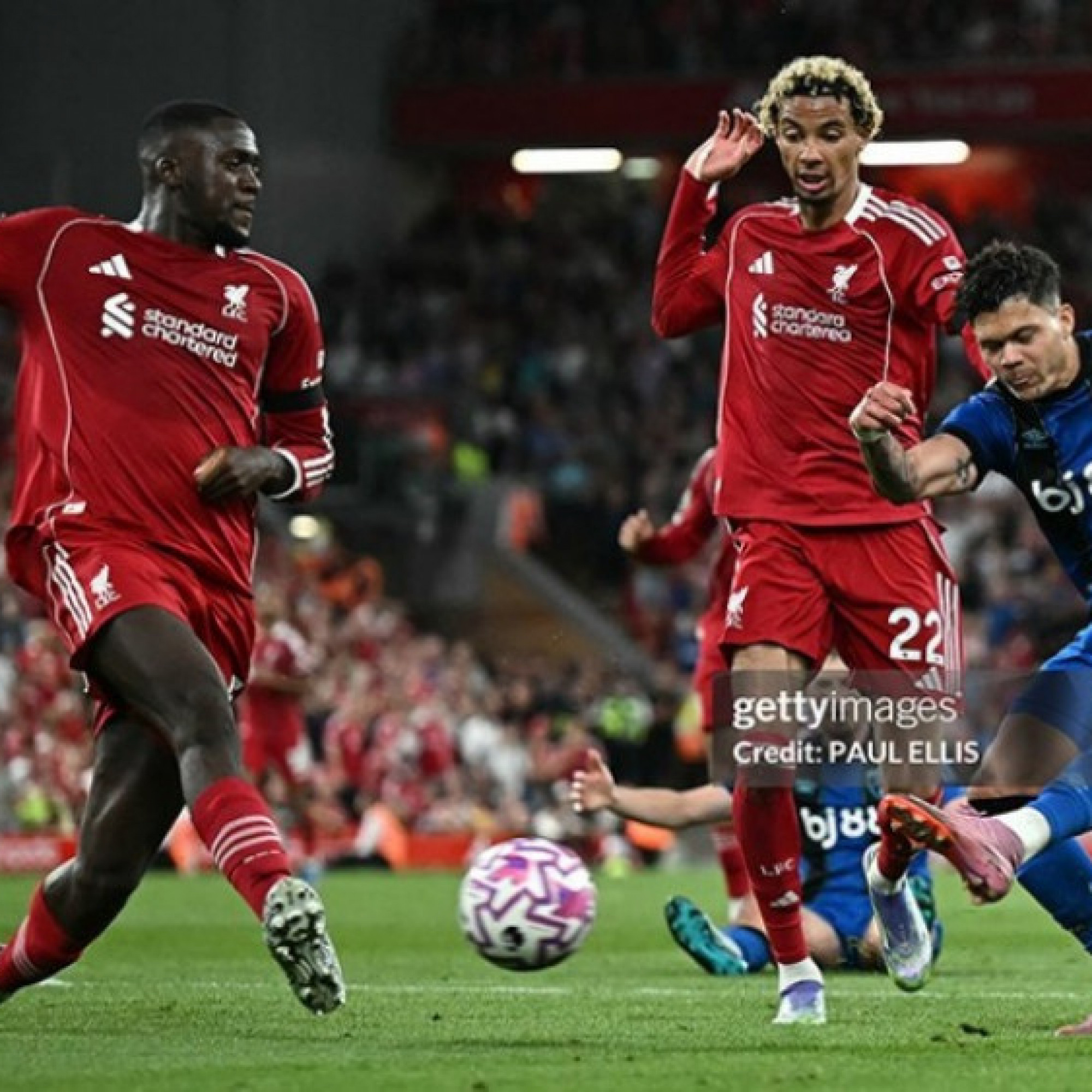  - Real Madrid khiến Konate “lạc nhịp”, Liverpool lo ngay ngáy