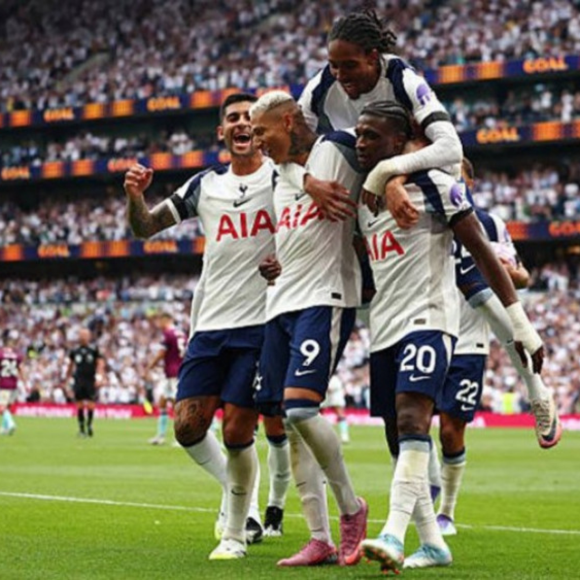  - Tottenham ra quân tưng bừng lại sắp đón viện binh sáng giá, cửa top 4 rất lớn