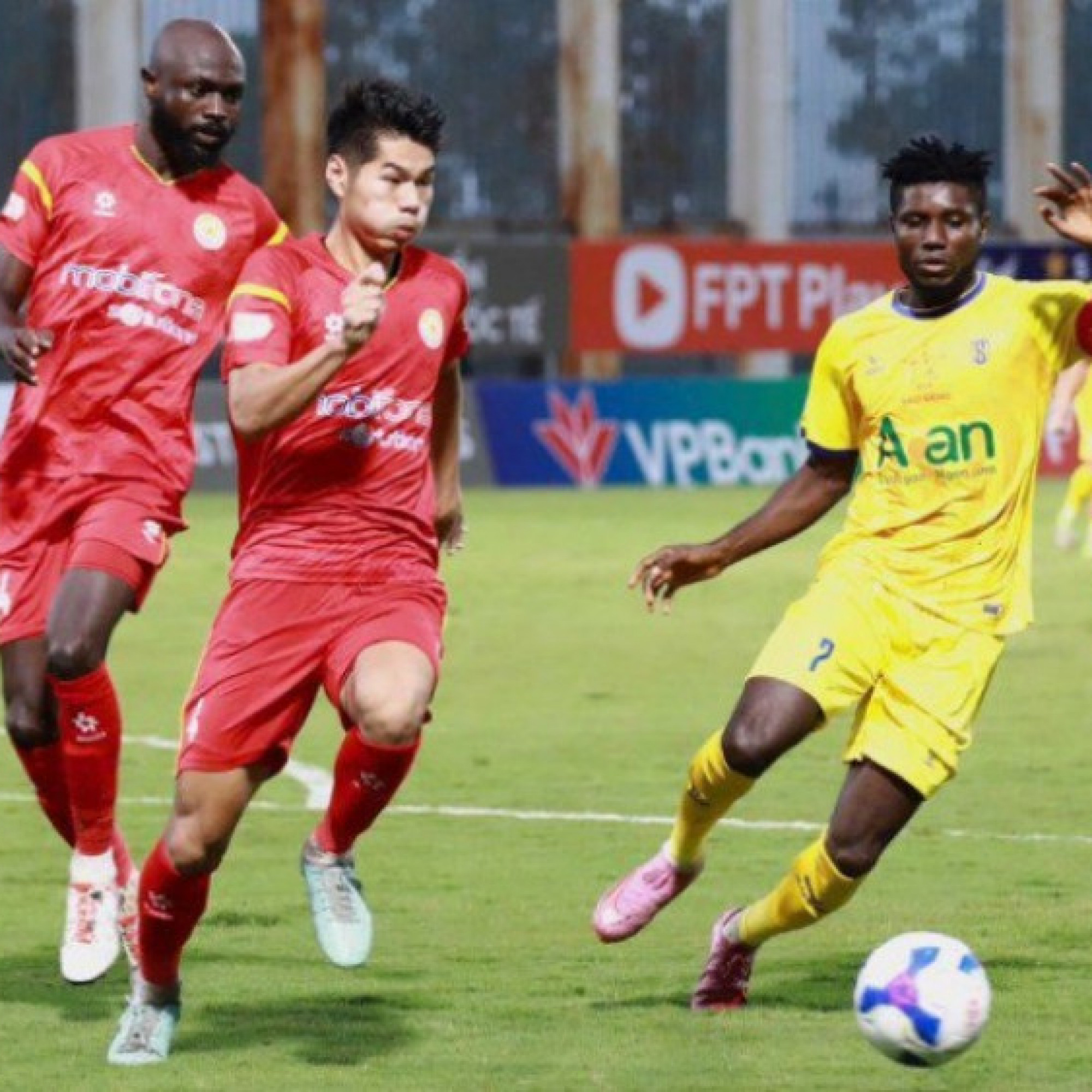  - Video bóng đá PVF CAND - SLNA: Ngoại binh tỏa sáng (V-League)