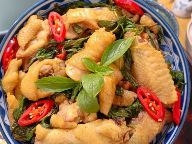 Thịt gà xào với loại rau này ngon bất ngờ, đĩa lớn đĩa bé đều hết sạch