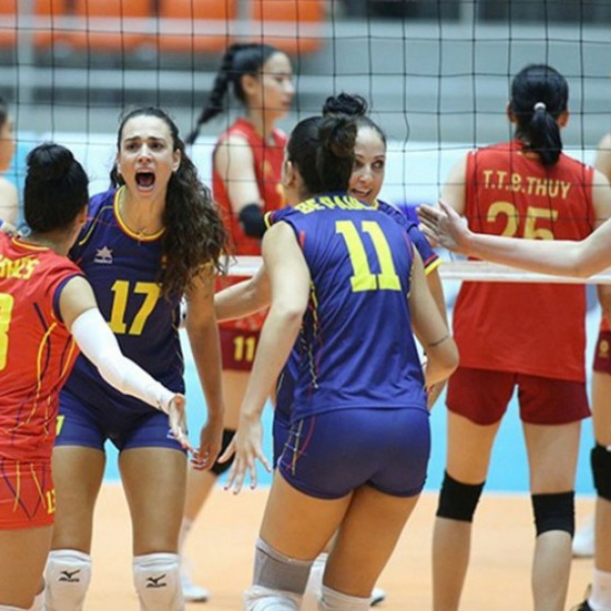  - Dàn chân dài châu Phi khiến Tây Ban Nha choáng váng, lo cho bóng chuyền nữ Việt Nam