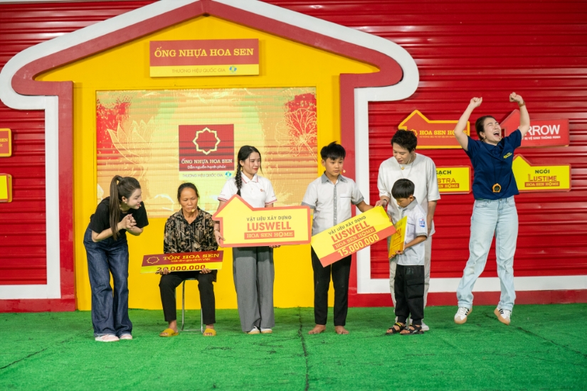 Đại Nghĩa, Quang Hà, Uyên Linh cùng nhiều nghệ sĩ tham gia ghi hình Mái ấm gia đình Việt tại Thanh Hóa - 4