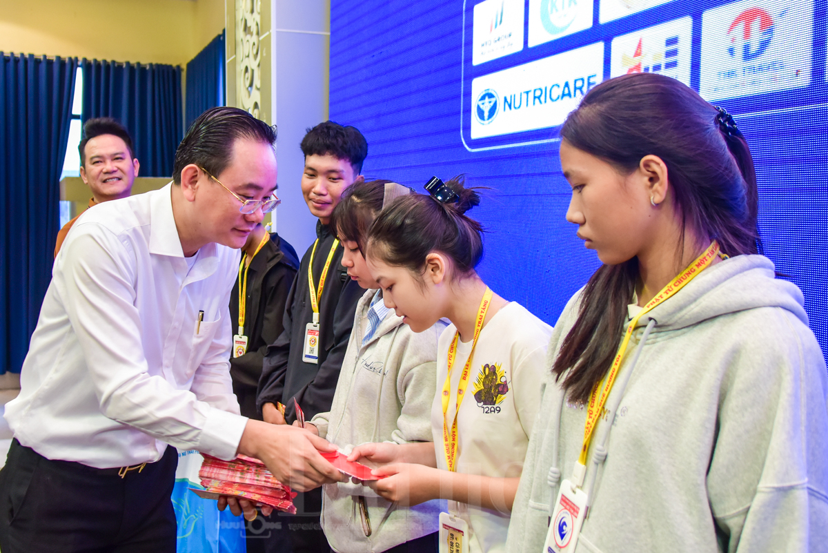 ‘Vòng tay yêu thương’ tiếp sức 3.000 trẻ em khó khăn trước thềm năm học mới - 6