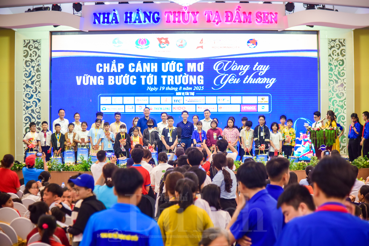 ‘Vòng tay yêu thương’ tiếp sức 3.000 trẻ em khó khăn trước thềm năm học mới - 5
