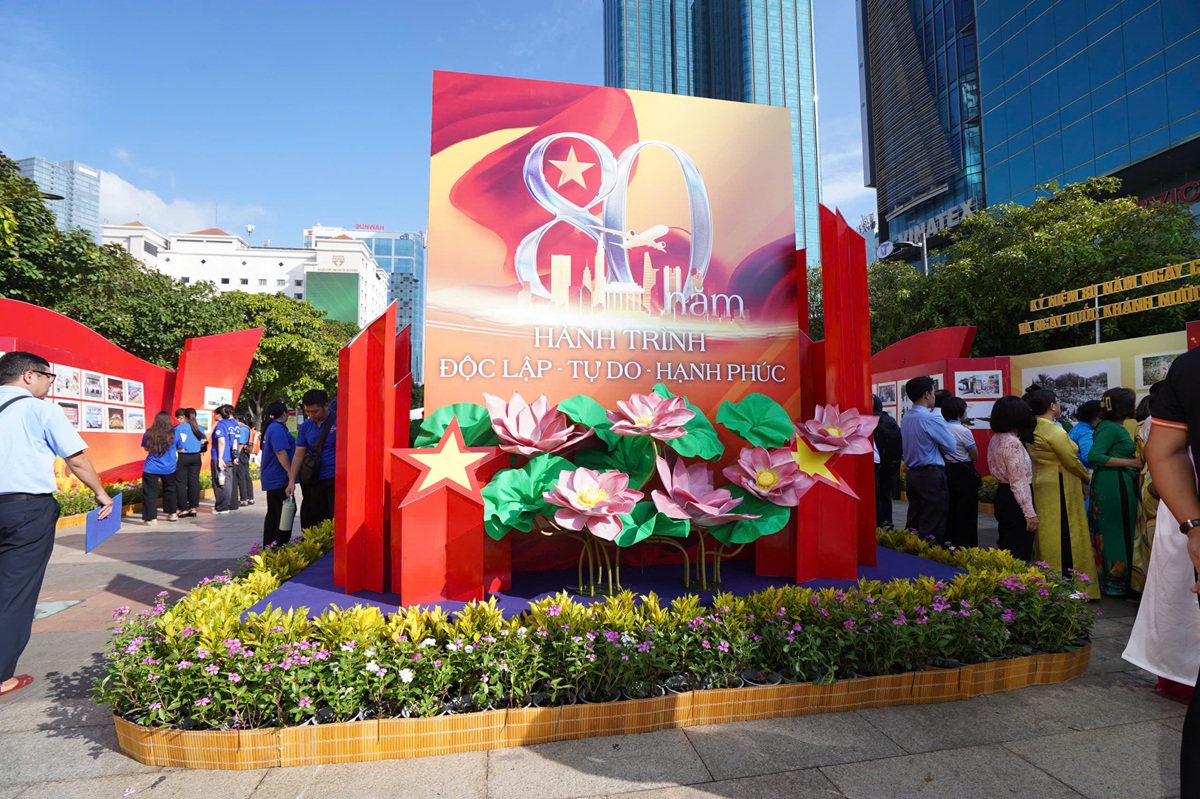 Kỷ nguyên độc lập, thống nhất đất nước đến kỷ nguyên vươn mình của dân tộc - 4
