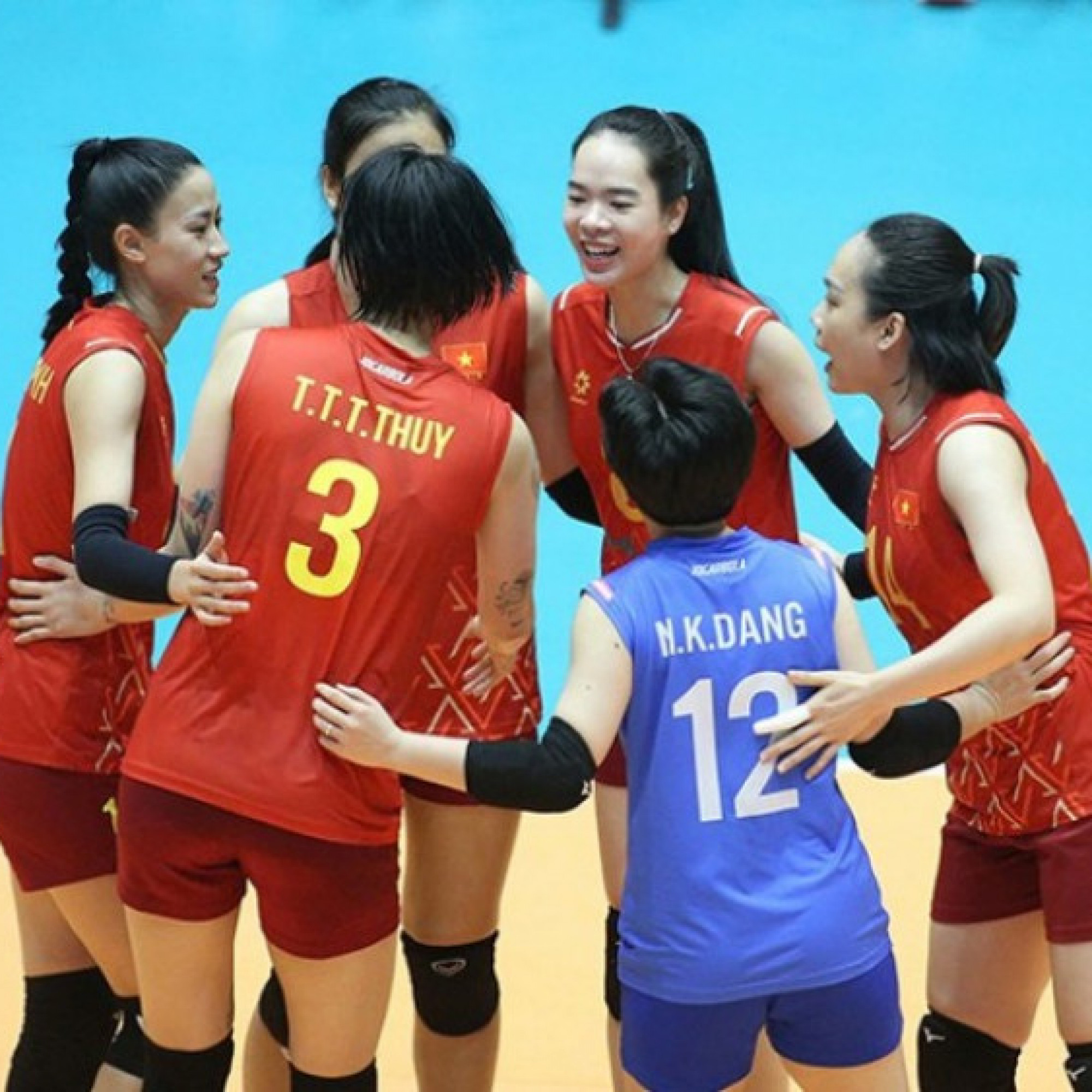  - Bóng chuyền nữ VN thắng áp đảo nhà vô địch châu Phi, trong ngày vắng Bích Tuyền