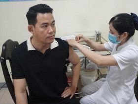  - Đưa vào hoạt động Phòng Tiêm chủng vắc xin hiện đại