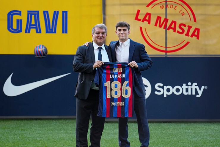 Laporta xứng danh "đệ nhất ông trùm", chuyên gia cứu thua cho Barca phút 89 - 2