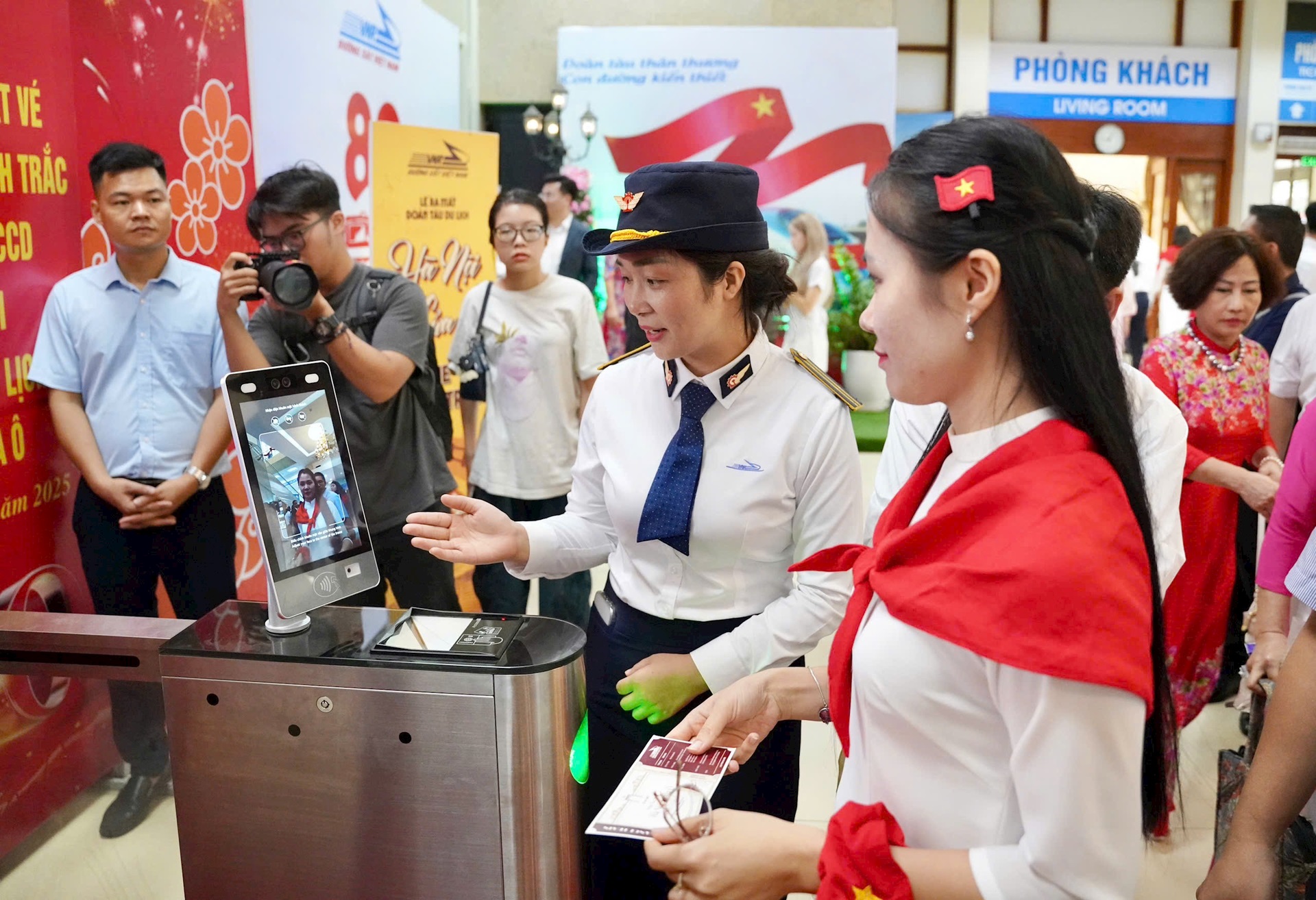 Tàu "5 Cửa Ô" - Chuyến đi trên đường ray di sản - 4