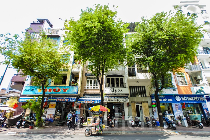 Phường Xuân Hòa có con phố chuyên phục vụ ‘cửa sổ tâm hồn’ - 16
