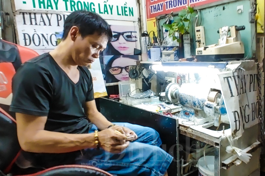 Phường Xuân Hòa có con phố chuyên phục vụ ‘cửa sổ tâm hồn’ - 4