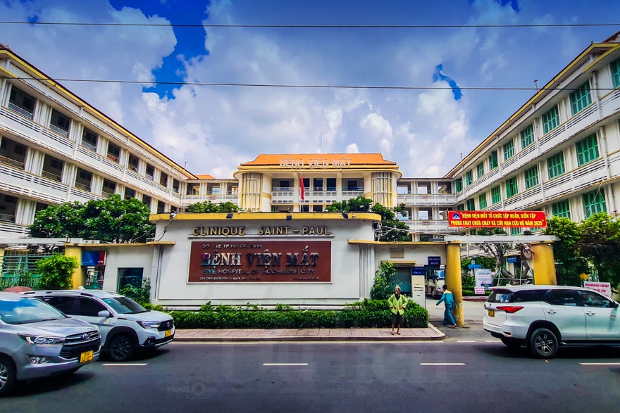 Phường Xuân Hòa có con phố chuyên phục vụ ‘cửa sổ tâm hồn’ - 11