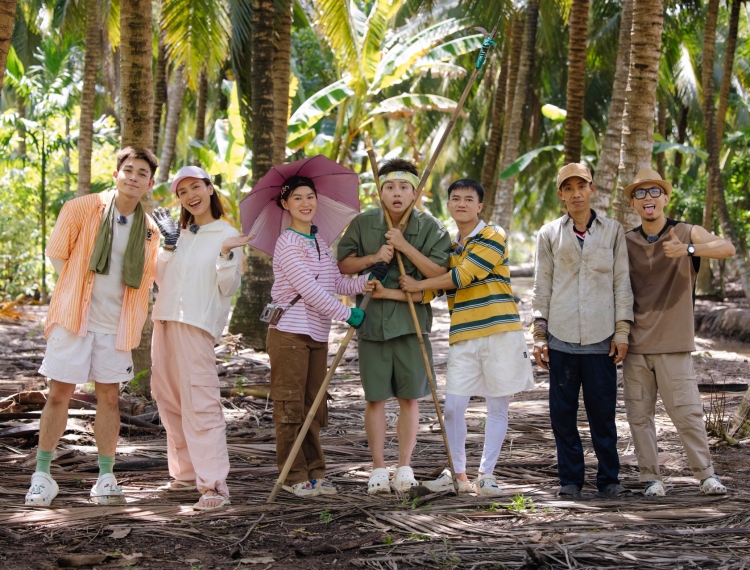 Gia đình Haha tái hiện một miền Tây khác lạ với vũ điệu cào nghêu