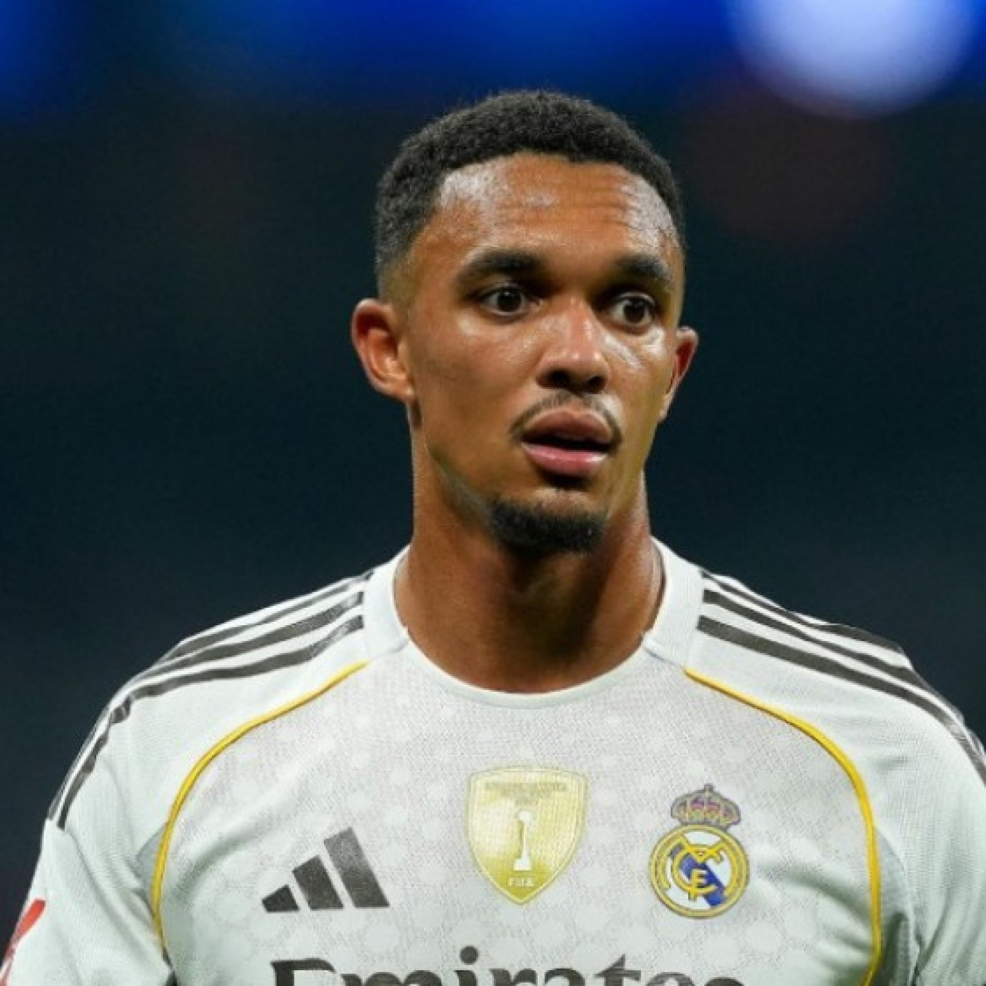  - Arnold khởi đầu không tốt ở La Liga, fan Liverpool chia 2 phe đấu khẩu dữ dội