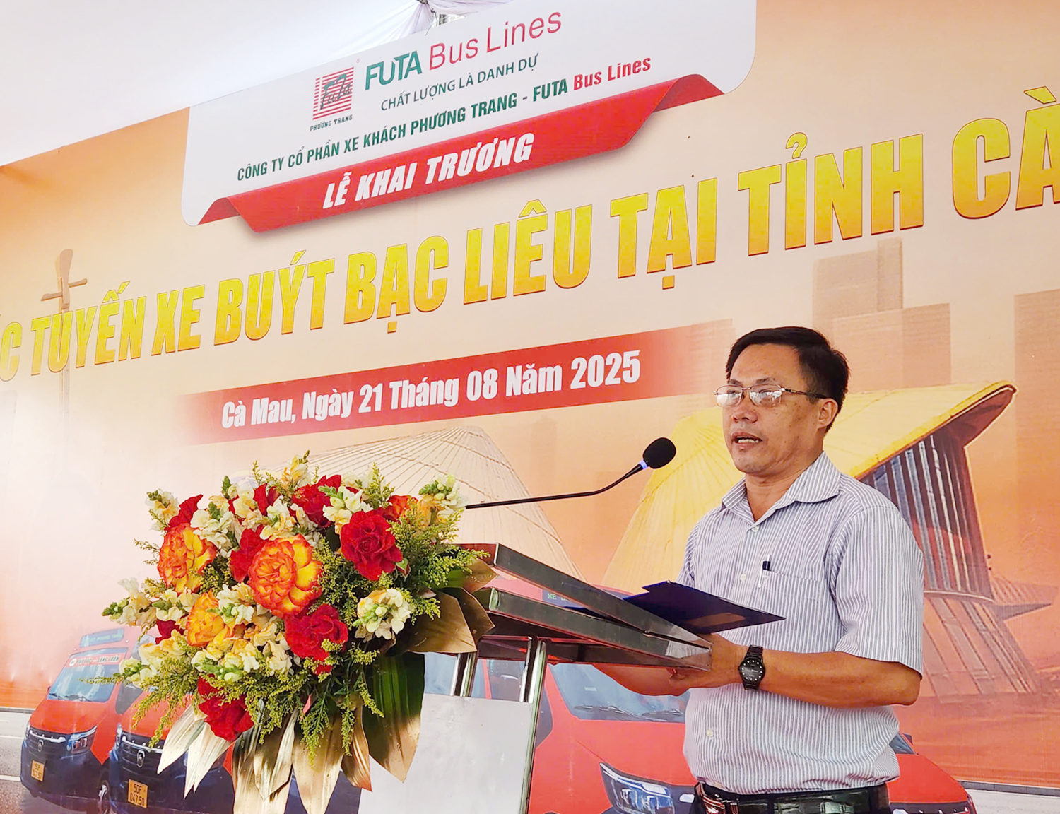 Khai trương các tuyến xe buýt mới, mở ra cơ hội kết nối, phát triển du lịch tỉnh Cà Mau - 2