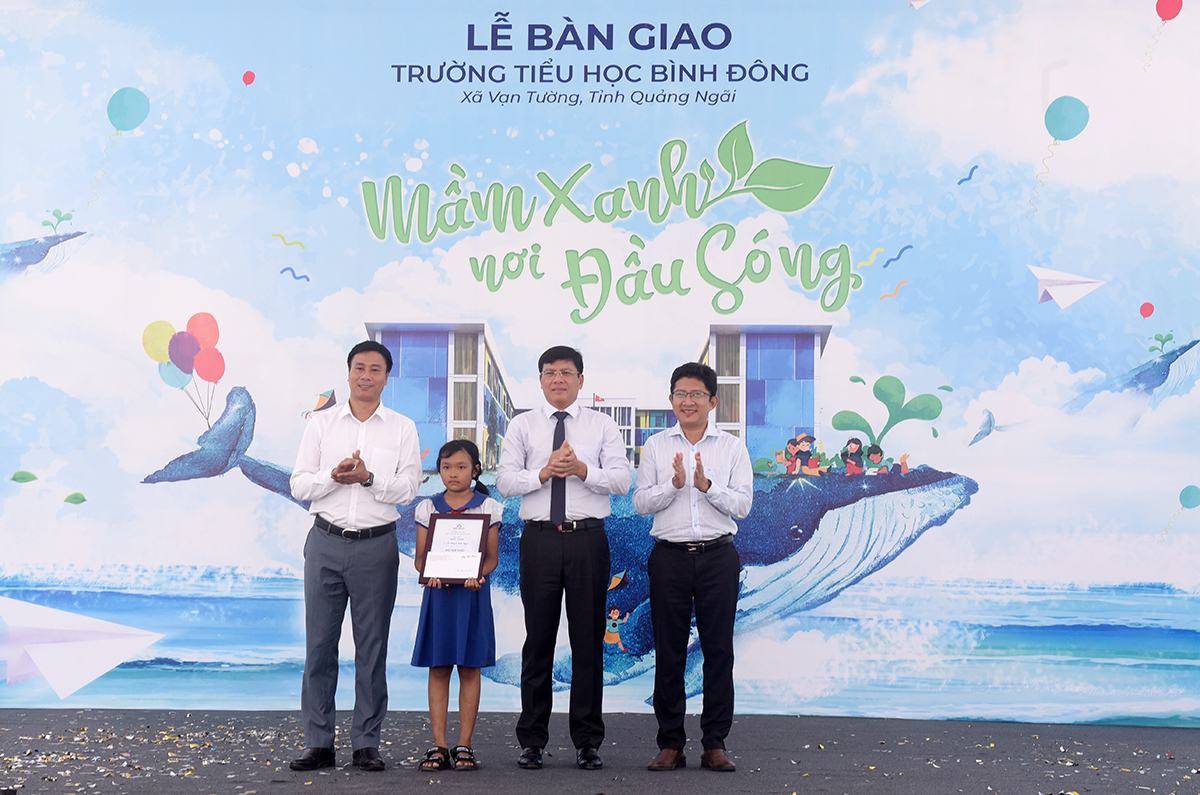 tap doan hoa phat danh 175 ty dong hoat dong an sinh xa hoi tai quang ngai - 12