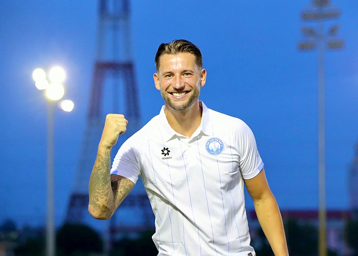 CLB Nam Định chiêu mộ cựu sao Ajax, đồng đội cũ Onana & De Jong đến V-League - 1