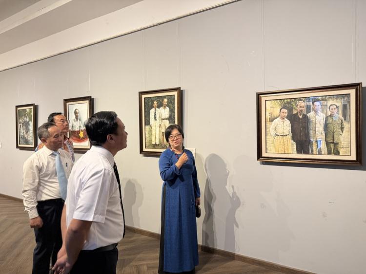 Điểm hẹn văn hóa mới ở TP.HCM: Lặng ngắm chân dung Bác Hồ qua trưng bày đặc biệt