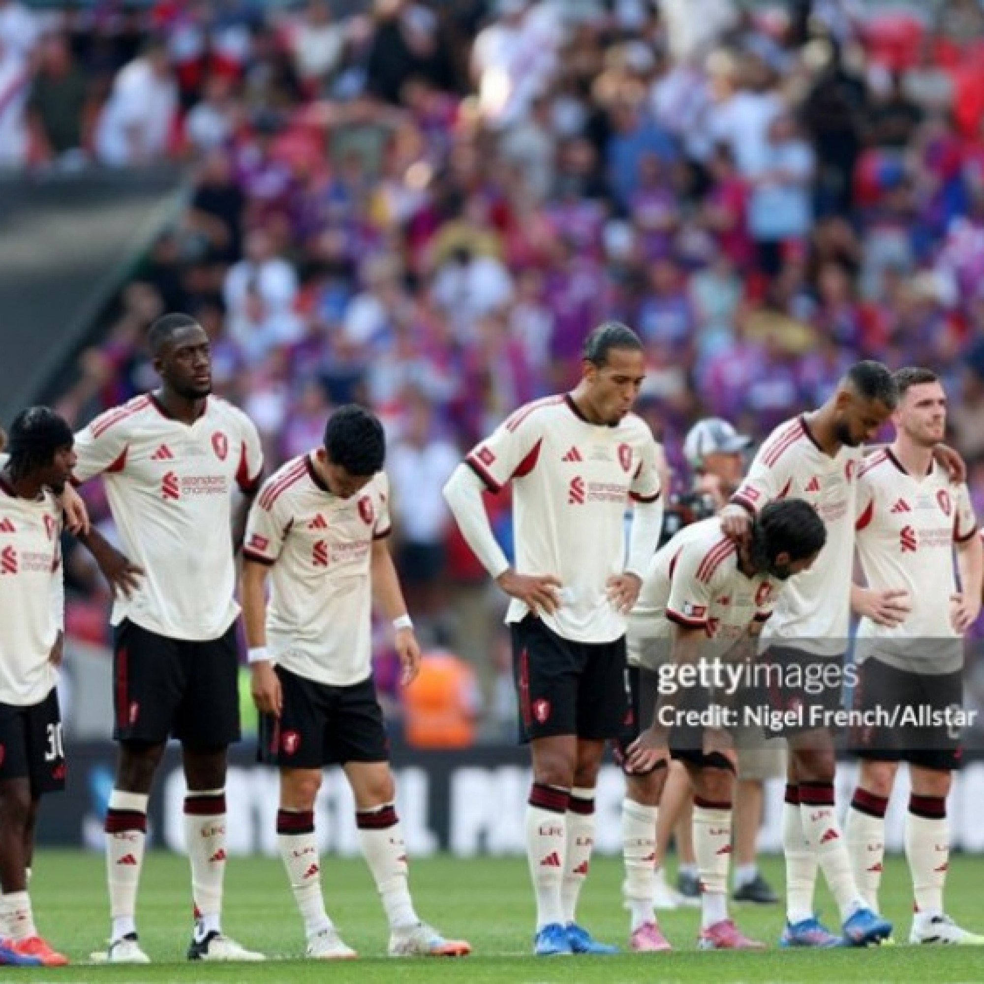  - Tân binh Liverpool nghỉ dài hạn, "báo động đỏ" hàng thủ trước đại chiến Newcastle