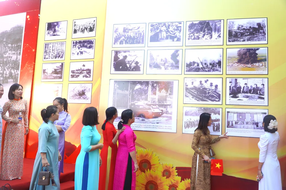 Khai mạc triển lãm ảnh đặc biệt tại Vũng Tàu, kể chuyện lịch sử và khát vọng vươn lên của dân tộc - 1