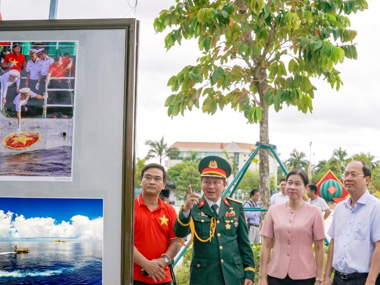 272 tác phẩm tham gia triển lãm ảnh nghệ thuật “Tình yêu biển, đảo quê hương”