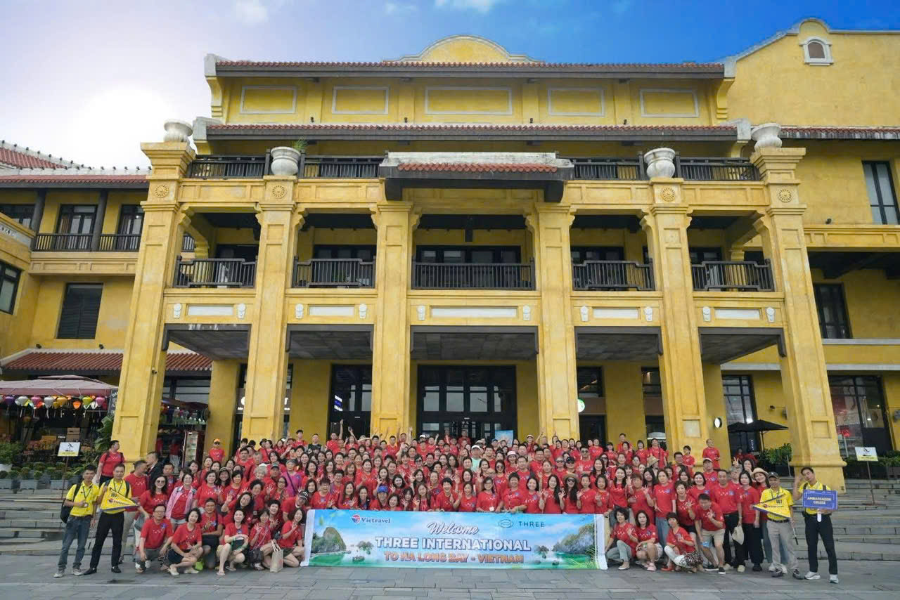 quang ninh don doan 600 khach quoc te den tham quan vinh ha long - 1