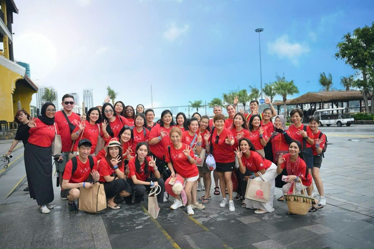 quang ninh don doan 600 khach quoc te den tham quan vinh ha long - 4