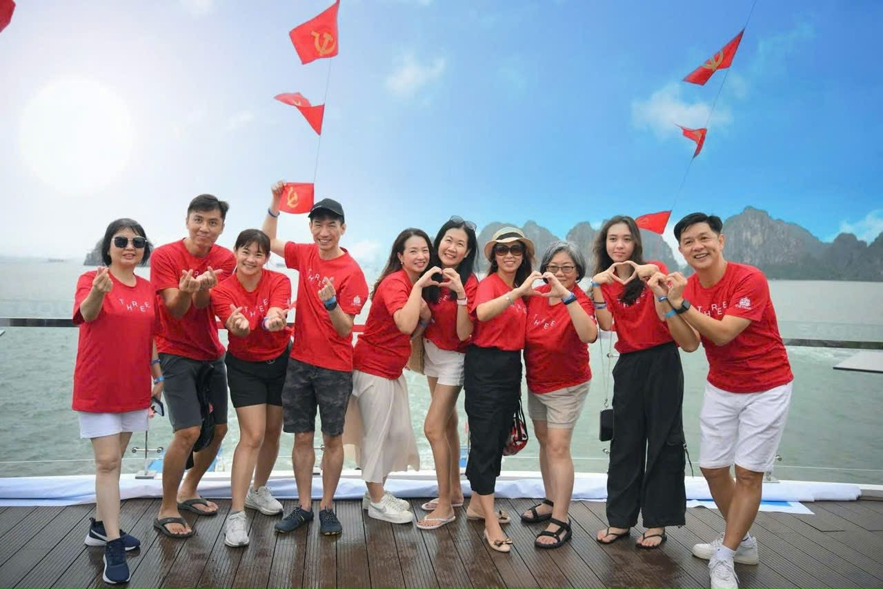quang ninh don doan 600 khach quoc te den tham quan vinh ha long - 5