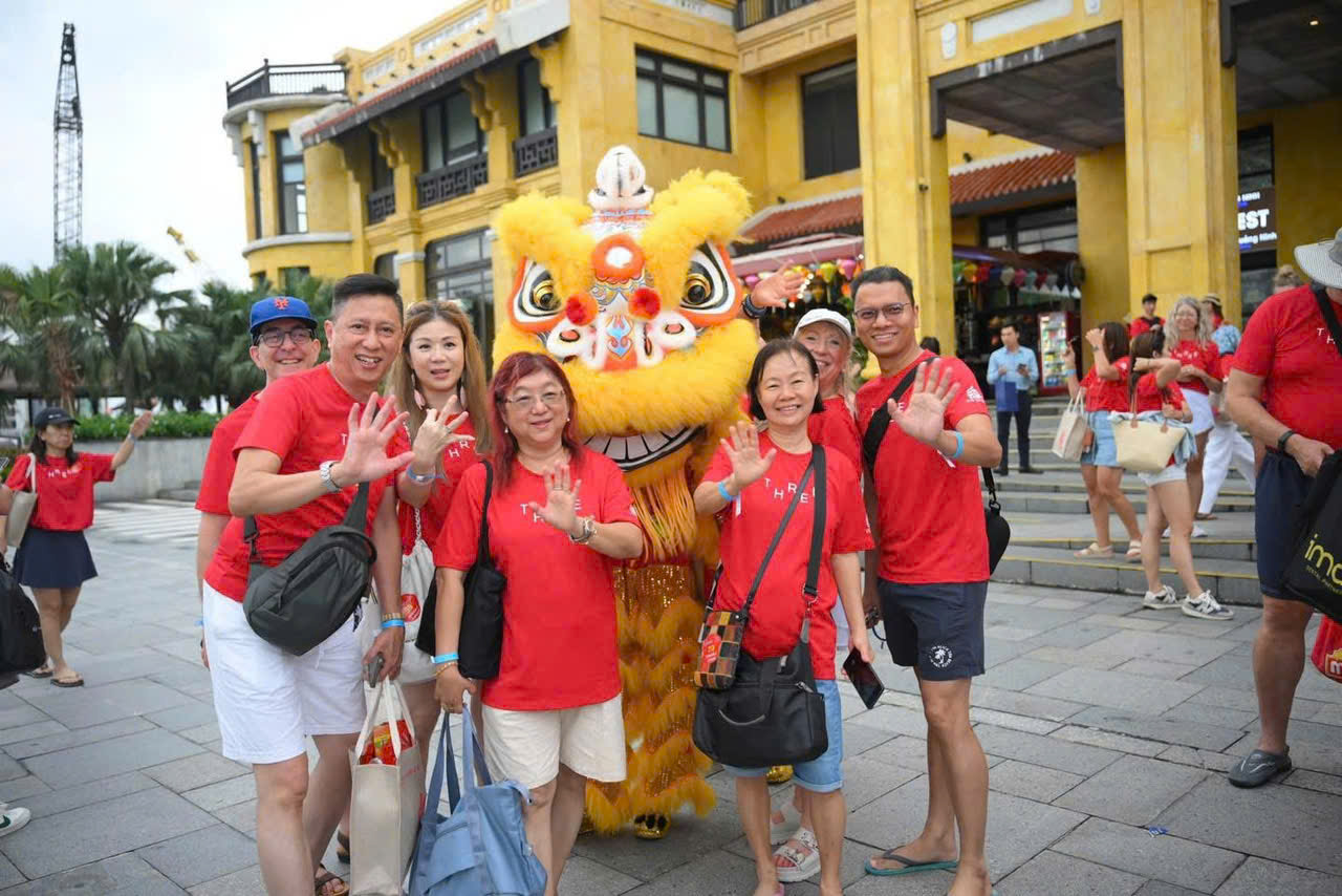 quang ninh don doan 600 khach quoc te den tham quan vinh ha long - 6