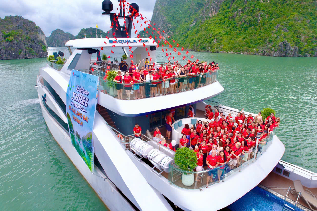 quang ninh don doan 600 khach quoc te den tham quan vinh ha long - 9