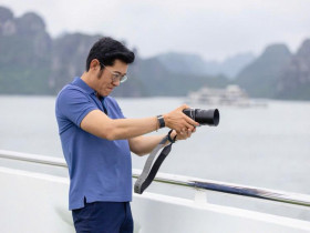  - Quốc vương đất nước hạnh phúc nhất thế giới đến vịnh Hạ Long chụp ảnh cùng vợ con