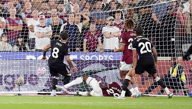 Chelsea vùi dập West Ham không cần Palmer: Còn hàng công nào đáng sợ hơn của "The Blues"? - 6