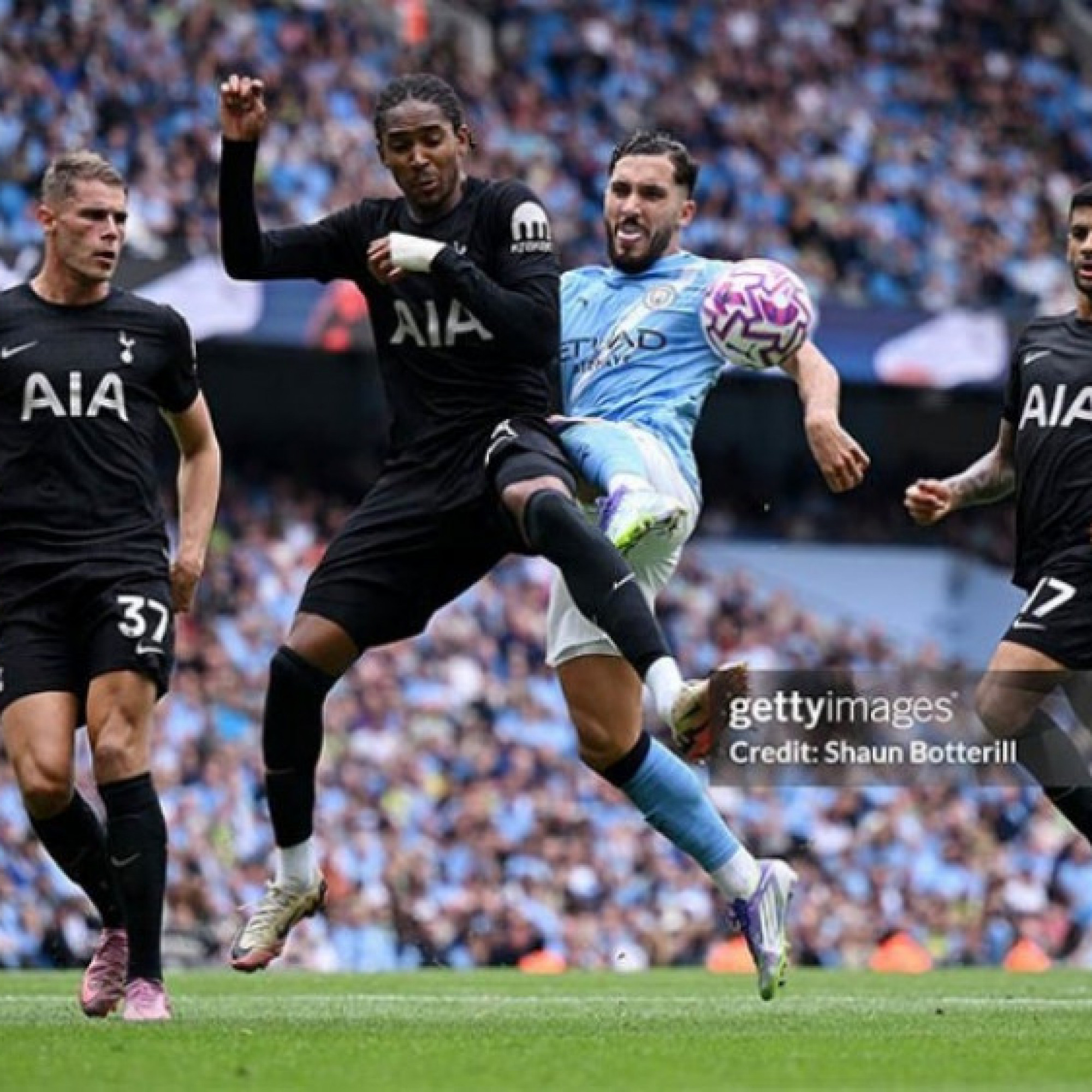  - Bảng xếp hạng Ngoại hạng Anh: Man City mất ngôi đầu, thành London thống trị