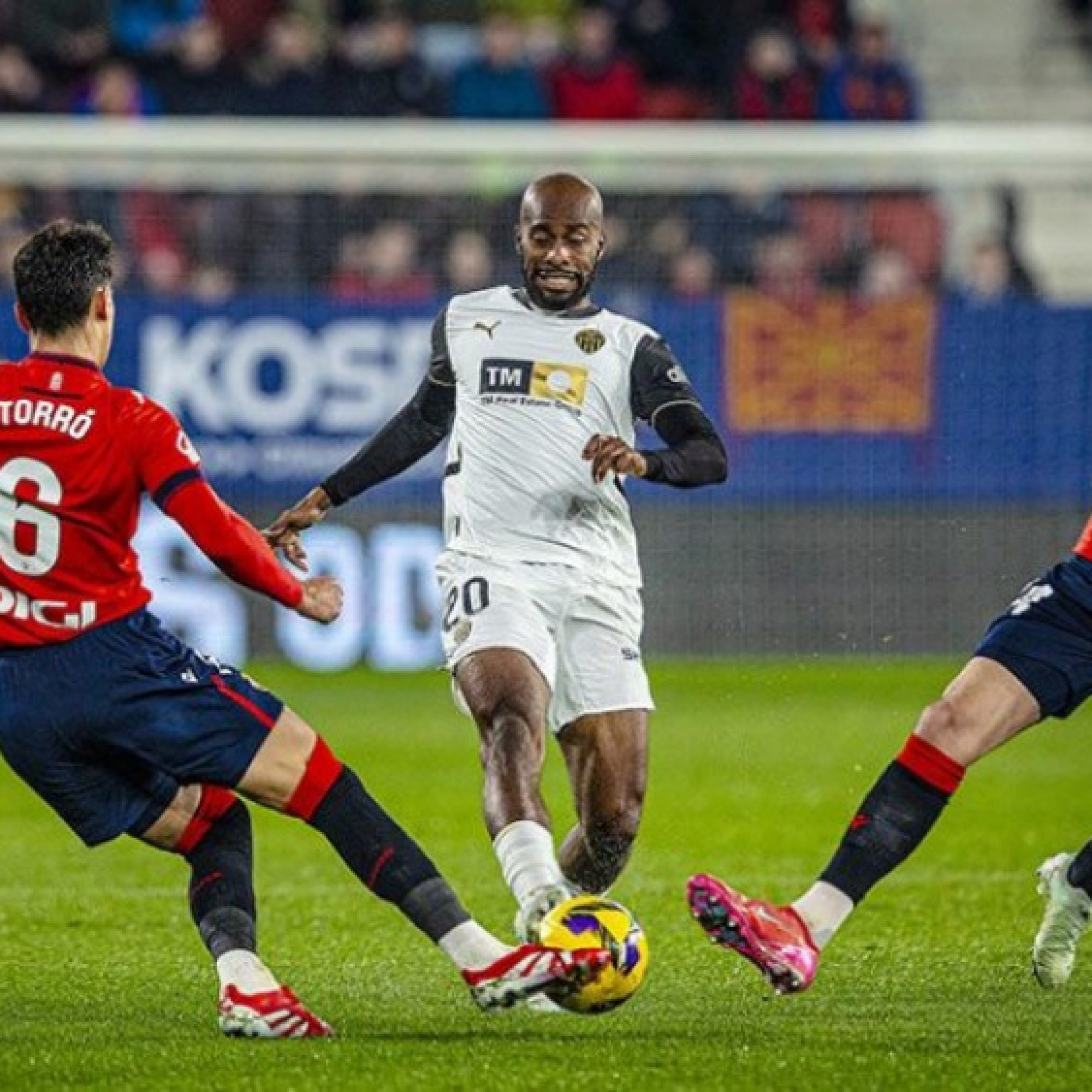 - Trực tiếp bóng đá Osasuna - Valencia: Đi tìm chiến thắng đầu tay (La Liga)