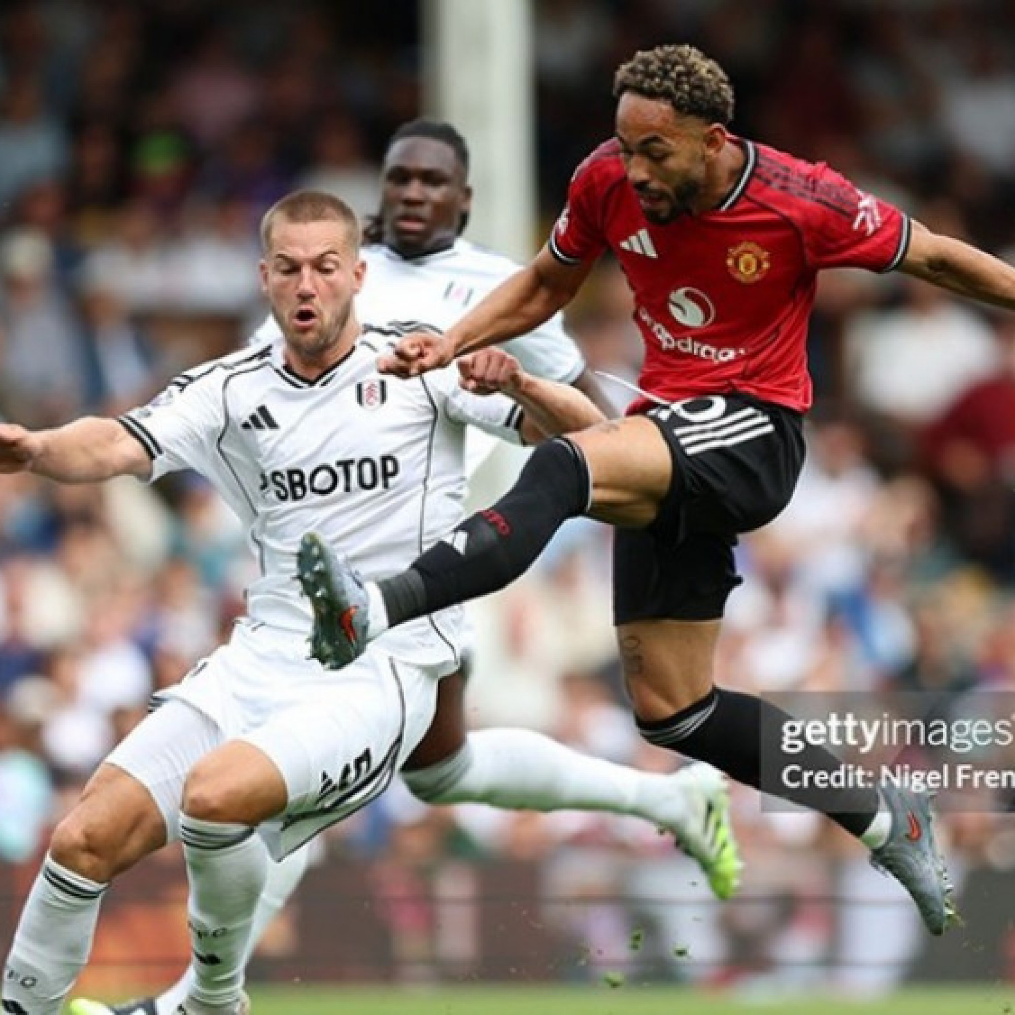  - Kết quả bóng đá Fulham - MU: Fernandes sút hỏng 11m, đỉnh cao thay người (Ngoại hạng Anh)