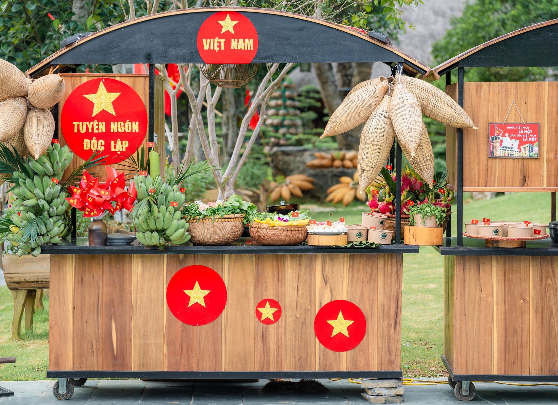 Thung Nham rực rỡ trong những ngày đại lễ - 9