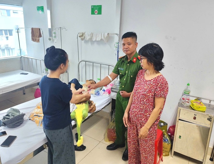 Đại úy công an ở Lâm Đồng vượt hơn 70km hiến tiểu cầu cứu người - 1