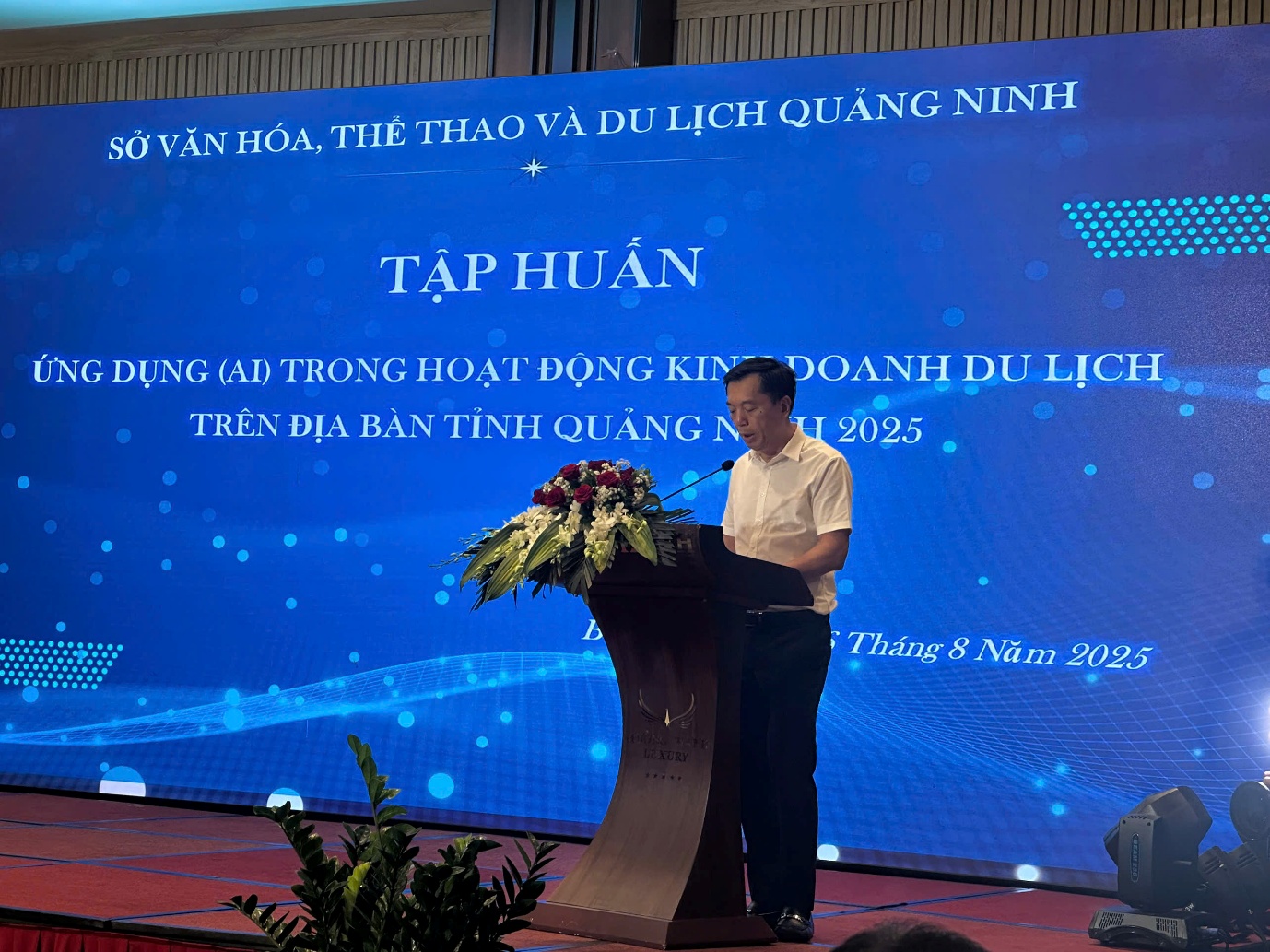 quang ninh to chuc tap huan ung dung ai trong hoat dong du lich - 1