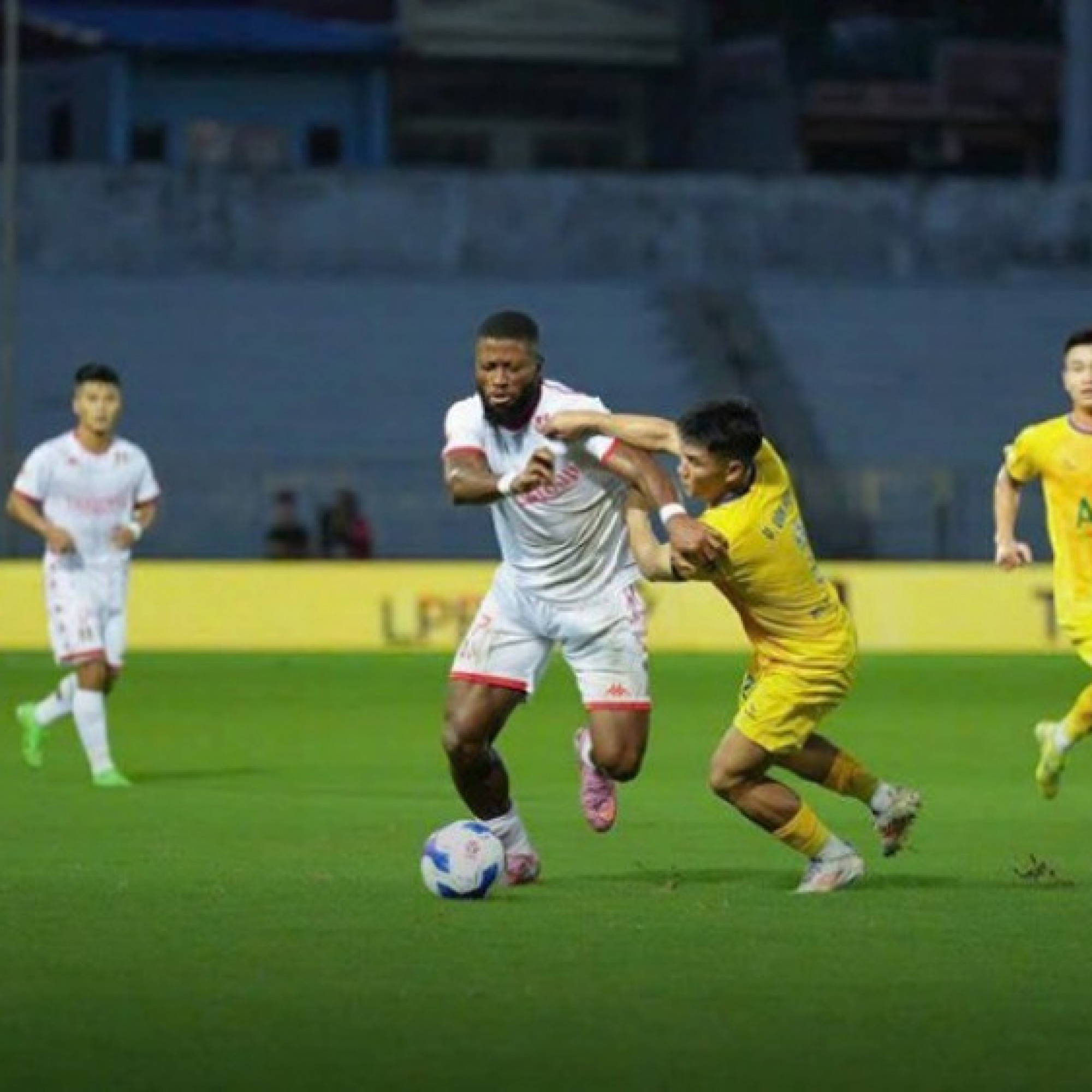  - Video bóng đá Hải Phòng - SLNA: Cú đúp ngoại binh (V-League)