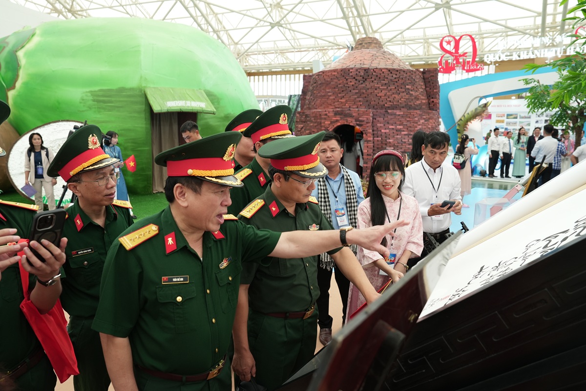 Dấu ấn TP.HCM tại Triển lãm thành tựu đất nước: Tự hào quá khứ, kiến tạo tương lai - 2