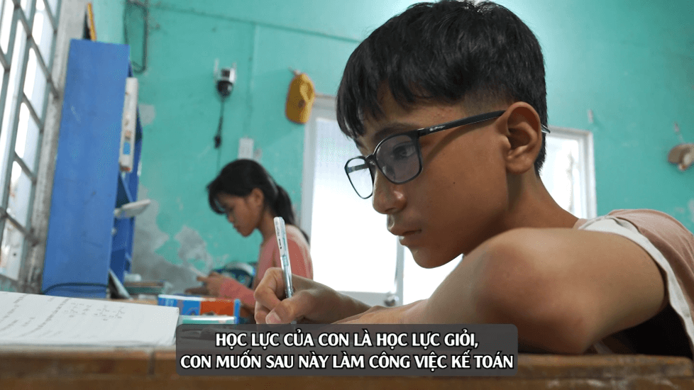 Ngọc Châu, Phan Văn Đức nghẹn ngào trước những em nhỏ mồ côi cha, làm chỗ dựa tinh thần cho mẹ - 3